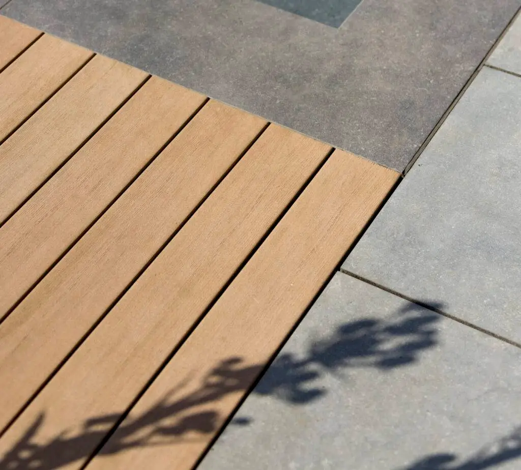 Awood - NL - Terrasse piscine Elegance Colorado 180 structuree
Posee en 2019
125 m²
Ville : Enter, Twente
https://awood.nl/project/silvadec-colorado-houtstructuur/